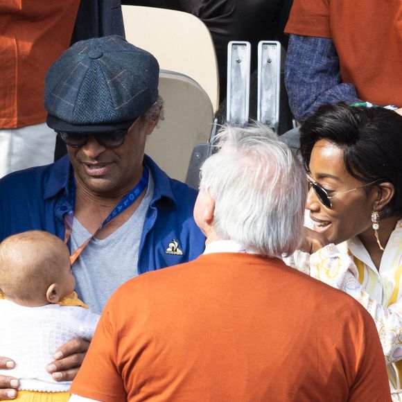 Yannick Noah, sa compagne Malika et leur fille Keelaani lors de l'hommage à R.Nadal lors des internationaux de France de tennis à Roland Garros le 25 mai 2025. © Jacovides / Moreau / Bestimage