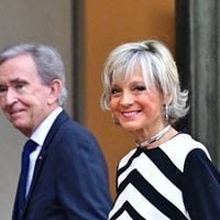 Le PDG de LVMH Bernard Arnault sort avec une partie de son clan : sa ressemblance avec sa fille saute aux yeux !