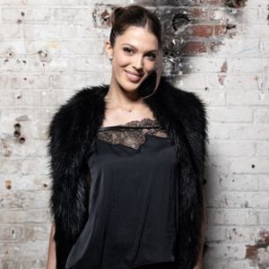 Iris Mittenaere au photocall du défilé Vaillant Collection Femme Prêt-à-Porter Automne/Hiver 2026-2027 lors de la Fashion Week de Paris (PFW) au palais de Tokyo, à Paris, France, le 6 mars 2026. © Julien Sarkissian/Bestimage