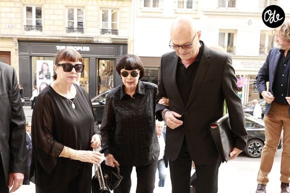 Exclusif - Monique Mathieu, Mireille Mathieu et Hervé Marc (manager et le fidèle collaborateur de la chanteuse) lors de la cérémonie religieuse pour Olivier Echaudemaison en l'église Saint-Roch à Paris, France, le 7 septembre 2026. © Christophe Aubert/Bestimage