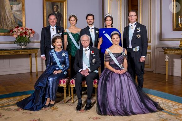 Petite soeur de la princesse héritière Victoria de Suède, la princesse Madeleine va lancer une gamme de produits de soin

Le roi Carl Gustaf, la reine Silvia, la princesse héritière Victoria, le prince Daniel, la princesse Madeleine, Chris O'Neill, le prince Carl Philip, la princesse Sofia de Suède lors de la photo de famille pour la cérémonie du prix Nobel 2024 au Palais royal de Stockholm, Suède, le 10 décembre 2024. © Dana Press/Bestimage