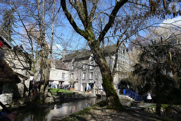 Rassemblement pour les 40 ans de la mort de Claude François à l'église de Dannemois et au cimetière puis visite du moulin ou il habitait le 11 mars 2018. Agence/Bestimage