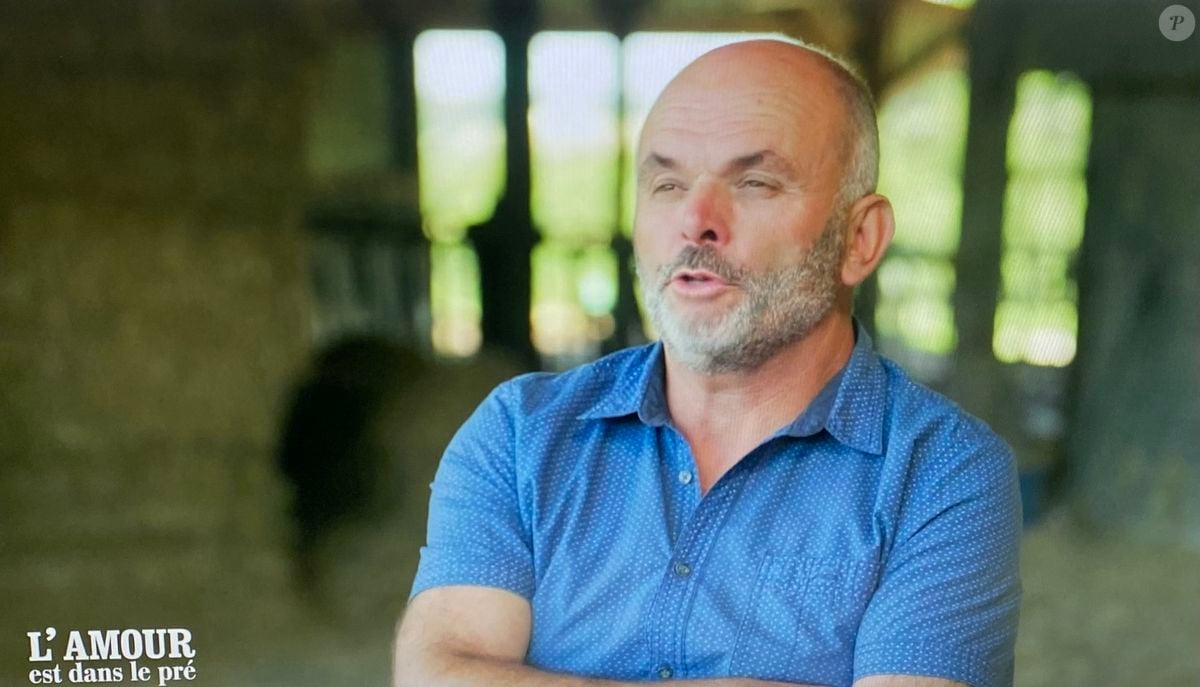 Photo : Pierrick était le dernier à se présenter à Karine Le Marchand.  Pierrick, agriculteur de L'amour est dans le pré 2025. M6 - Purepeople