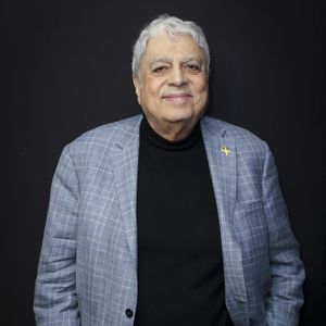 La star de la chanson française avait en effet souhaité se produire dans les années 2000 dans le pays où il est né, mais il avait dû y renoncer, en raison d'une vive opposition, sur place. 

Exclusif - Enrico Macias, à l’occasion de sa venue à Radio J - Paris le 29/02/2024 - © Jack Tribeca / Bestimage