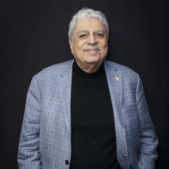La star de la chanson française avait en effet souhaité se produire dans les années 2000 dans le pays où il est né, mais il avait dû y renoncer, en raison d'une vive opposition, sur place. 

Exclusif - Enrico Macias, à l’occasion de sa venue à Radio J - Paris le 29/02/2024 - © Jack Tribeca / Bestimage