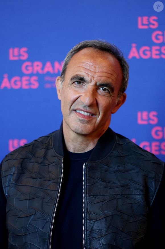 Nikos Aliagas - Vernissage de l'exposition "Les grands âges", photographies de Nikos Aliagas au musée de l'Homme à Paris le 7 avril 2026. © Dominique Jacovides/Bestimage