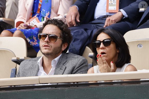 Florence Foresti et son compagnon Alexandre Kominek - People dans les tribunes lors des Internationaux de France de Tennis de Roland Garros 2022 à Paris le 29 mai 2022. © Cyril Moreau/Bestimage