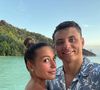 Le rugbyman du XV de France y profite de vacances avec sa compagne Chiara Savio.

Louis Bielle-Barrey et sa compagne, Chiara. Instagram/LBB