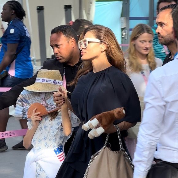 La star de "Hitch" s'est autorisée quelques révélations sur son quotidien en Angleterre à Londres

Rare apparition de Ryan Gosling et Eva Mendes avec leurs filles durant les JO de Paris 2024
©Backgrid UK/ Bestimage