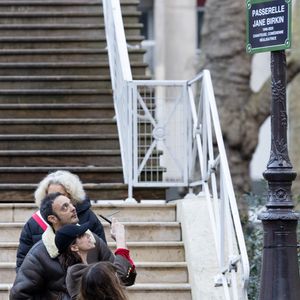 Roman de Kermadec, Charlotte Gainsbourg , Lou Doillon - Inauguration de la passerelle Jane Birkin devant les 41-43 quai de Valmy à Paris le 13 décembre 2025.
© Cyril Moreau / Bestimage