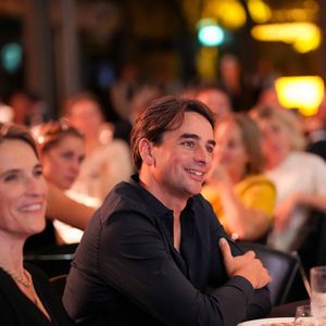 Julian Bugier lors de la soirée annuelle de gala de l'association Hope au pavillon Gabriel à Paris le 14 octobre 2025.
© Anne-Sophie Guebey / Bestimage