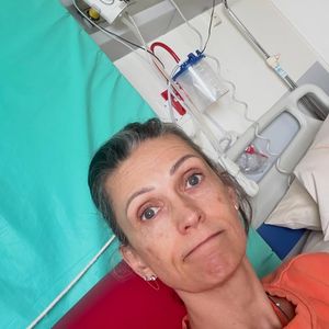 L'ancienne actrice y a accompagné sa fille Wilona, victime d'un accident de balançoire.

Adeline Blondieau, Instagram
