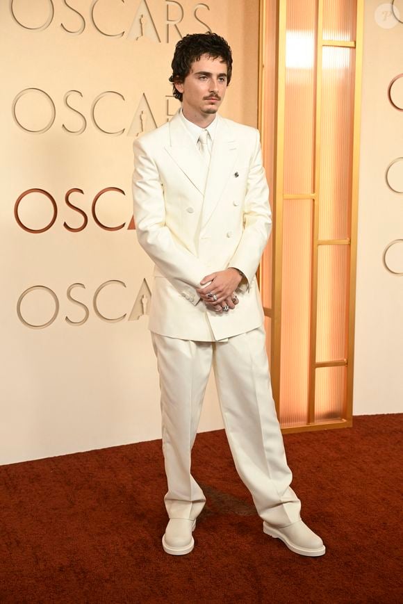 Malgré ces moments parfois gênants, le comédien est resté souriant et élégant tout au long de la soirée. 

Timothy Chalamet à la 98ème cérémonie des Oscars au Dolby Theatre le 15 mars 2026 à Hollywood, Californie.Credit : / Admedia (Credit Image : © /AdMedia via ZUMA Press Wire)