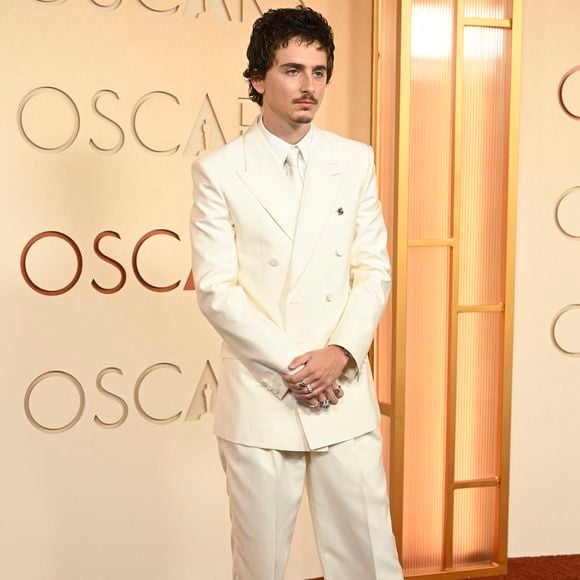 Malgré ces moments parfois gênants, le comédien est resté souriant et élégant tout au long de la soirée. 

Timothy Chalamet à la 98ème cérémonie des Oscars au Dolby Theatre le 15 mars 2026 à Hollywood, Californie.Credit : / Admedia (Credit Image : © /AdMedia via ZUMA Press Wire)