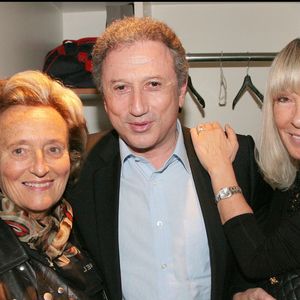Michel Drucker partage la vie de Dany Saval, qu'il a épousée en 1973.

Bernadette Chirac, Michel Drucker et Danny Saval - Générale du spectacle "deuxième couche" de Nicolas Canteloup à l'Olympia. Photo par RINDOFF-GUIREC / BESTIMAGE