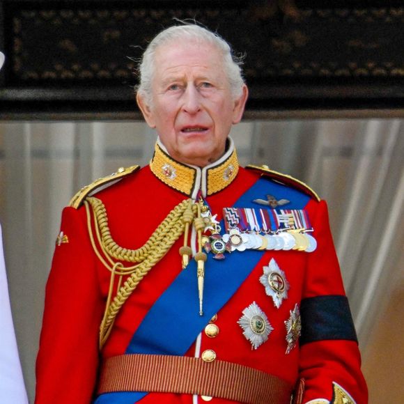 Le roi Charles III d'Angleterre - Les membres de la famille royale britannique au balcon de Buckingham Palace lors de la cérémonie Trooping the Colour à Londres, le 14 juin 2025. © Backgrid / Bestimage