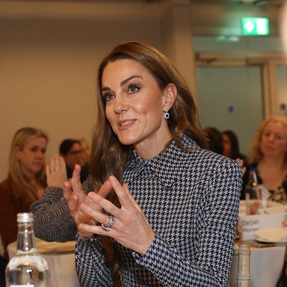 La princesse de Galles, marraine d'Anna Freud, lors d'une visite à l'organisation caritative pour la santé mentale des enfants dans le nord de Londres, pour discuter du rôle vital des relations et des liens dans la formation des bébés, des enfants et des jeunes gens pour l'avenir. Le Royal Foundation Centre for Early Childhood lance un nouveau projet avec Anna Freud afin d'améliorer les compétences des visiteurs de santé en matière de développement social et émotionnel précoce. Date de la photo : jeudi 27 novembre 2025.

PA Photo/ Bestimage