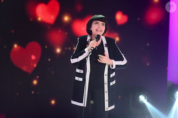 A 79 ans, elle célèbre ses 60 ans de carrière... et ses adieux prochains à la scène.
Exclusif - Mireille Mathieu - Enregistrement de l'émission "Vivement dimanche" aux studios Rive Gauche, présentée par M.Drucker et diffusée le 5 octobre 2025 sur France 3.
Guillaume Gaffiot/Bestimage