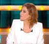 Léa Salamé sur le plateau de "Quelle époque" face à Olivier Guez. (Capture d'écran).