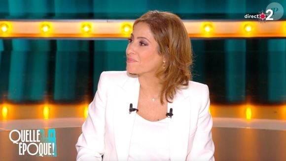 Léa Salamé sur le plateau de "Quelle époque" face à Olivier Guez. (Capture d'écran).