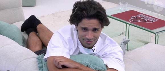 "On doit mélanger le jeu avec les stratégies avec l'humain et toutes ces choses. Et donc on peut vite perdre le fil et c'est-ce qui m'est arrivé à plusieurs reprises", a-t-il expliqué.

Mayer dans Secret Story TF1