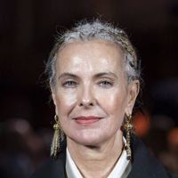 Carole Bouquet explique son nouveau look capillaire, de longues tresses qui ont tant étonné : "Je n'ai pas fait exprès"
