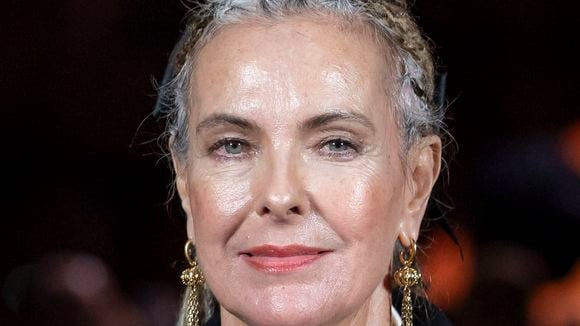 Carole Bouquet explique son nouveau look capillaire, de longues tresses qui ont tant étonné : "Je n'ai pas fait exprès"