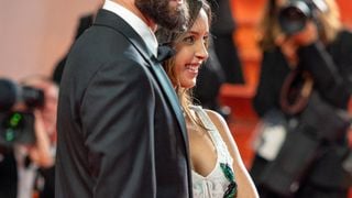 Ça aurait pu remettre en cause le mariage en Corse : Karim Benzema bloqué du dos juste avant de dire oui à Lyna Khoudri