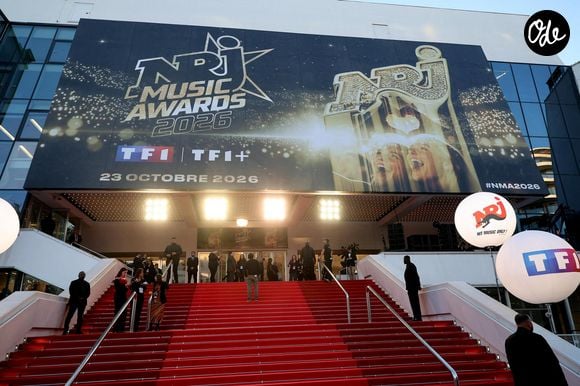 À l’international, Bad Bunny et Shakira signent chacun un doublé, tandis que Djo décroche le prix de la Révélation internationale.

Photocall de la 28ème édition des NRJ Music Awards 2026 au palais des festivals et des congrès de Cannes © Dominique Jacovides / Bestimage