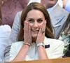 Comme chaque année, Kate Middleton s'est rendue à Balmoral, en Écosse. 

La princesse Catherine (Kate) Middleton, princesse de Galles, assiste à la finale féminine des championnats de Wimbledon.
©Mirrorpix / Bestimage