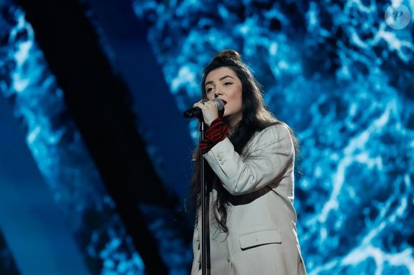 Elle raconte avoir appris à vivre seule au cours des deux dernières années.

Hoshi - Enregistrement de l'émission "M6 sur son 31" au Dôme de Paris, présentée par A.Galiana et E.Gossuin et diffusée le 31 décembre sur M6
© Christophe Clovis / Bestimage