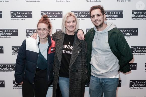 Le 27 mars 2025, le jour de son anniversaire, elle avait en effet annoncé à son équipe et aux auditeurs de la matinale qu'elle allait se marier !

Exclusif - Ana Godefroy, Justine Salmon, Jonathan O’Donell, de la matinale de RTL2 - Inauguration de l'exposition immersive "Friends Experience" à Paris. Le 21 novembre 2022. © Jack Tribeca / Bestimage