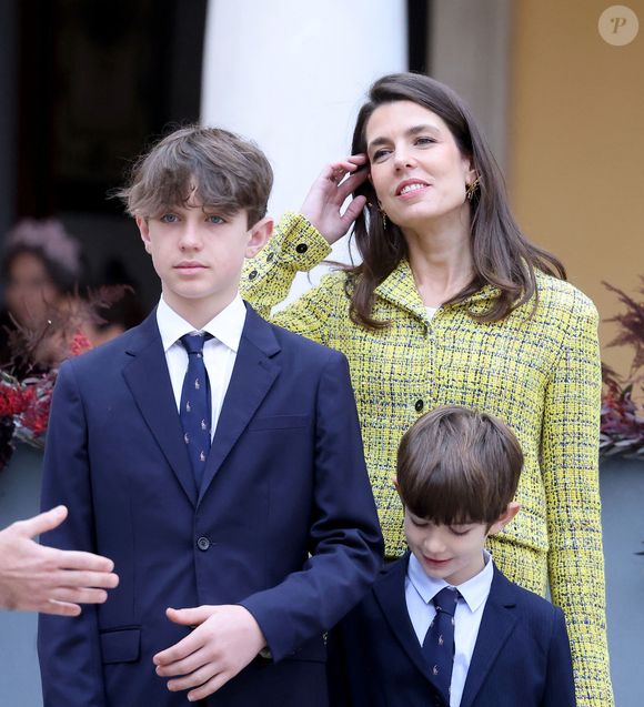 La mère de famille estime d'ailleurs que ses enfants sont encore trop jeunes pour utiliser ces différentes plateformes.

Charlotte Casiraghi et ses enfants Raphaël Elmaleh,  Balthazar Rassam - La famille princière monégasque dans la cour d'honneur du palais lors de la la fête nationale à Monaco le 19 novembre 2025. © Dominique Jacovides - Bruno Bebert / Bestimage