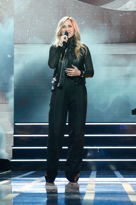 Exclusif - Lara Fabian lors de l'enregistrement de l'émission "Laurent Gerra, l'anniversaire événement" présentée par S.Bern et qui sera diffusée le 7 juin 2025 sur France 2, au théâtre Marigny, à Paris, France, le 28 avril 2025. © Clovis-Moreau/Bestimage