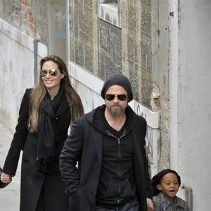 Angelina Jolie, Brad Pitt et leurs enfants Maddox, Pax, Zahara et Shiloh en vacances à Venis.