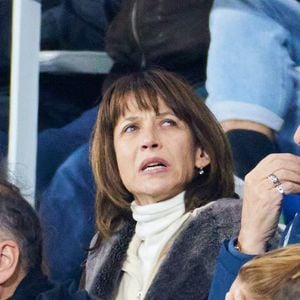 A savoir "LOL"

Sophie Marceau - People des les tribunes de la coupe du Monde de Rugby France 2023 - Match de quart de finale "France-Afrique du Sud (28-29)" au Stade de France à Saint-Denis 15 octobre 2023. © Moreau-Jacovides/Bestimage