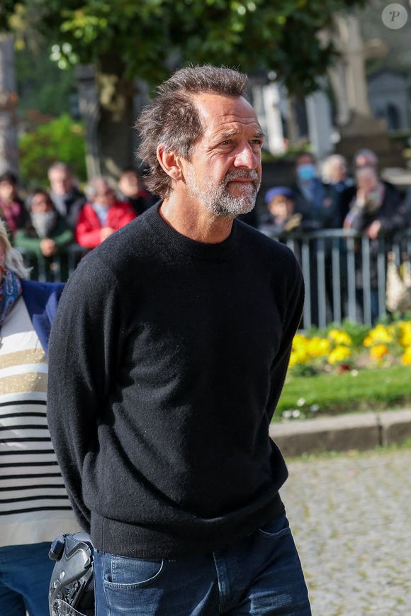 Ensemble, ils ont joué ensemble dans le film belge "Tkt", de Solange Cicurel, sorti en 2024.

Stéphane de Groodt aux arrivées des obsèques d'Emilie Dequenne au cimetière Père Lachaise à Paris, France, le 26 mars 2025. © Cyril Moreau/Bestimage