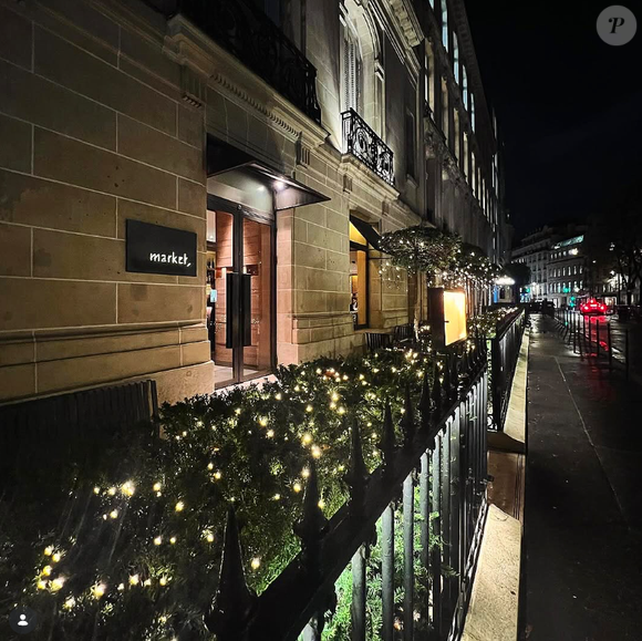 Les plats principaux varient de 33 à 46 euros, avec du poisson, de la viande ou même une pizza à la truffe à 38 euros. 

Photos du restaurant Market à Paris Instagram : @market_paris