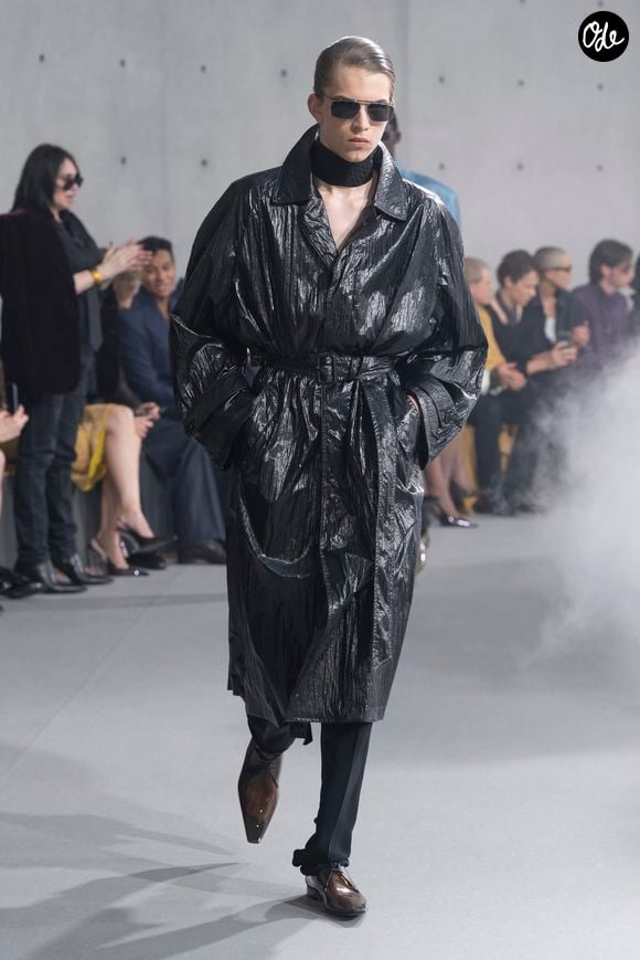 Une pluie d'icônes internationales s'est pressée au premier rang de cet événement mode majeur.

Défilé de mode homme Saint Laurent Printemps/Eté 2027 dans le cadre de la Fashion Week de Paris le 23 juin 2026.

© Bestimage