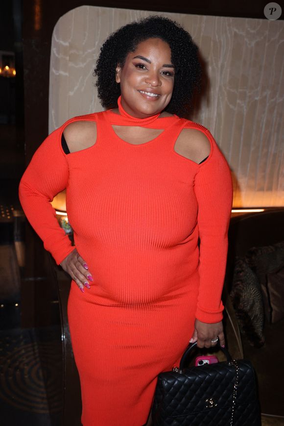 Kelly Massol a révélé sur Instagram qu'elle facturait ses interventions au tarif minimum de 20 000 euros de l'heure.

Exclusif - Kelly Massol assiste au dîner Forbes de Lena Mahfouf qui se tient au Hollywood Savoy, le 10 avril 2025 à Paris, France. Photo par Jerome Domine/ABACAPRESS.COM