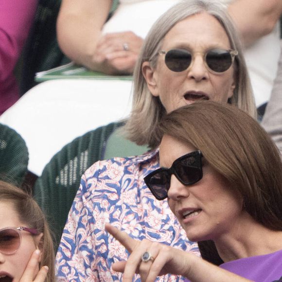 A tout juste 10 ans, elle assure

La princesse Catherine de Galles, La princesse Charlotte lors de la finale Hommes du tournoi de tennis de Wimbledon. Le 14 juillet 2024 Dana Press / Bestimage