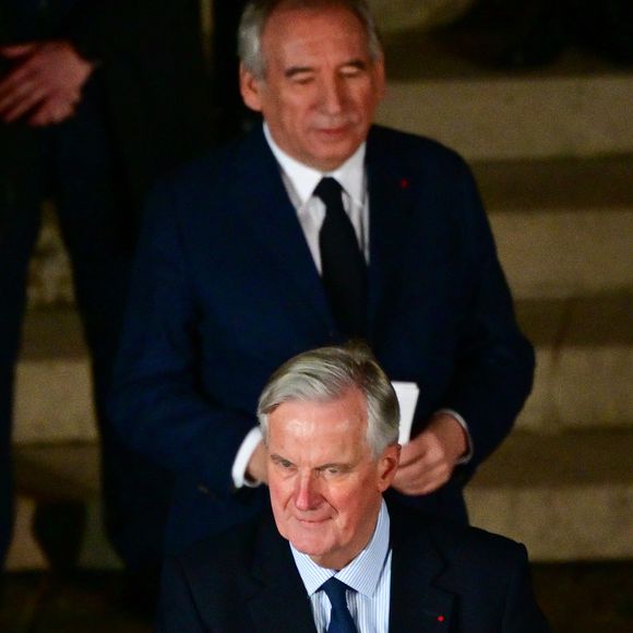 Michel Barnier (ancien premier ministre) et François Bayrou (nouveau premier ministre) - L'ancien Premier ministre M.Barnier et le nouveau Premier ministre F.Bayrou lors de la cérémonie de passation de pouvoir à l'hôtel Matignon à Paris, France, le 13 décembre 2024.

 © Christian Liewig / Bestimage