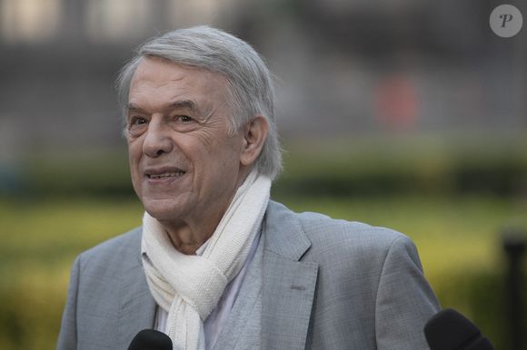 "Il y a quelques mois, (...) je me suis mis à écrire deux, puis trois, puis beaucoup d'autres chansons. Et j'en ai encore des dizaines de côté", a-t-il indiqué.

Le chanteur Salvatore Adamo à Bruxelles, le jeudi 21 juillet 2022. Photo par ABACAPRESS.COM