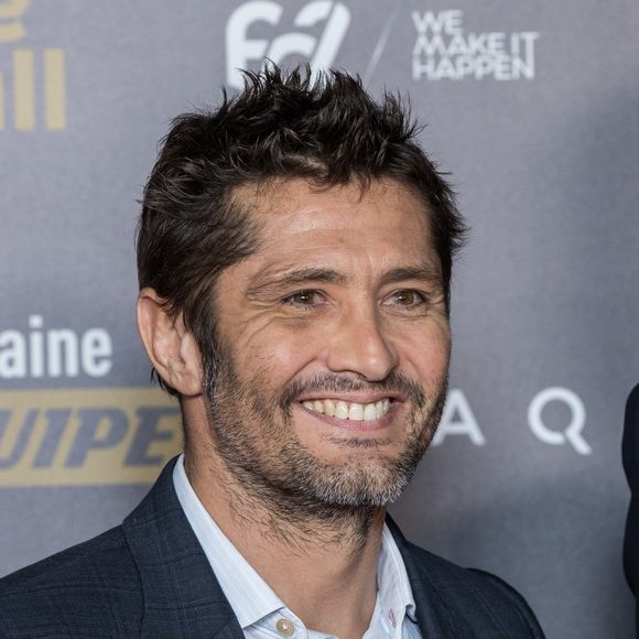 Ce jeudi 2 avril 2026, Bixente Lizarazu a partagé un moment privilégié sur ses réseaux sociaux. Le célèbre consultant de TF1 s'est envolé pour New York afin de retrouver son fils aîné, Tximista, installé aux États-Unis depuis déjà 9 ans.

Bixente Lizarazu - Tapis rouge de la cérémonie du Ballon d'or France Football au Grand Palais à Paris, France. 

© Cyril Moreau/Bestimage