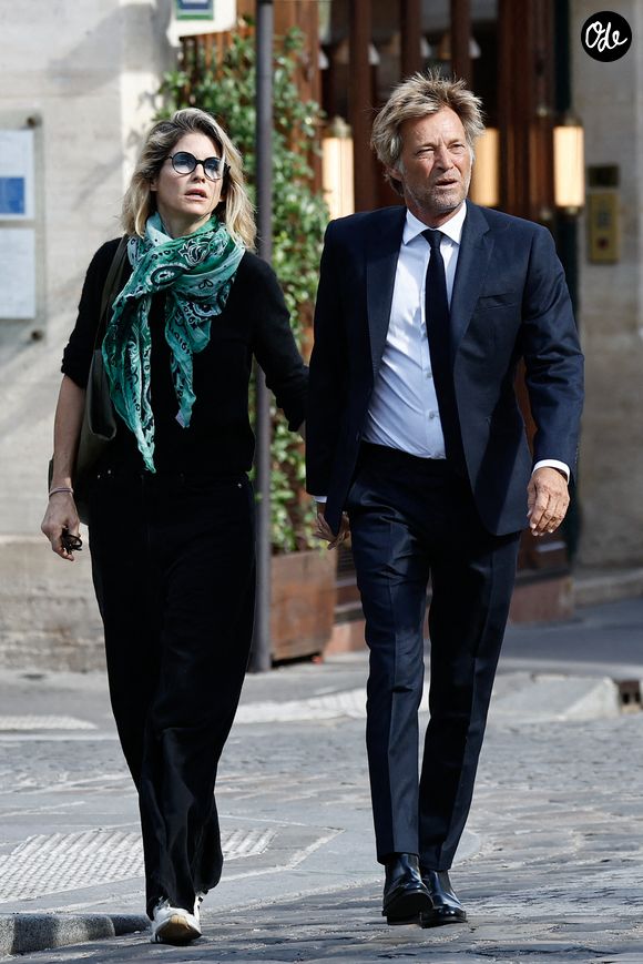 Le couple est arrivé main dans la main 

Alice Taglioni et son compagnon Laurent Delahousse - Arrivées aux obsèques de Nicolas Altmayer en l’Église de Saint-Germain-des-Prés à Paris le 31 aout 2026. © Dominique Jacovides-Cyril Moreau/Bestimage