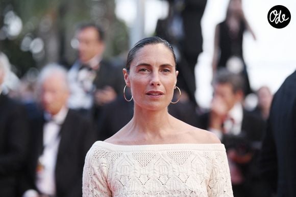 Alessandra Sublet à la montée des marches du film "Mascarade" lors du 75ème Festival International du Film de Cannes, France, le 27 mai 2022. © Rachid Bellak/Bestimage