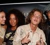 Et la magie d'Internet opère déjà à merveille pour notre trio. 

Exclusif - Jenaye, Eleejah, Joalukas Noah, son père Yannick Noah lors de la soirée d'anniversaire de Joalukas Noah, fils de Yannick Noah et Isabelle Camus, pour ses 18 ans à Paris le 10 juin 2022. © Cyril Moreau / Bestimage