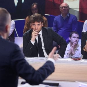 Exclusif - Benjamin Duhamel et Apolline de Malherbe pour une interview sur BFM TV à Paris, France le 04 décembre 2024. Photo par Jerome Dominé/ABACAPRESS.COM