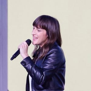 Juliette Armanet - Plateau de l'émission "C à vous" lors du 78ème Festival International du Film de Cannes le 14 mai 2025. © Jack Tribeca / Bestimage