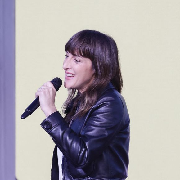 Juliette Armanet - Plateau de l'émission "C à vous" lors du 78ème Festival International du Film de Cannes le 14 mai 2025. © Jack Tribeca / Bestimage